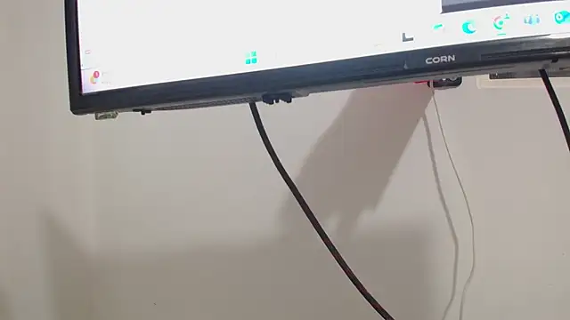 issa kitty online show from 02/05/25, 04:47