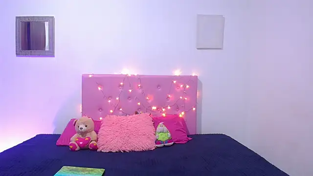 issa kitty online show from 03/05/25, 04:45