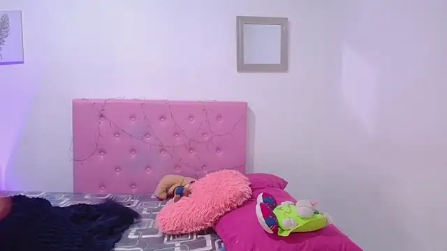 issa kitty online show from 03/07/25, 04:44
