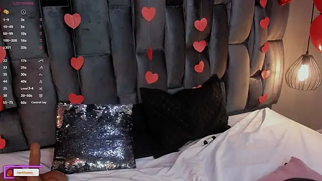 Lorena Vieira  online show from 02/13/25, 02:12