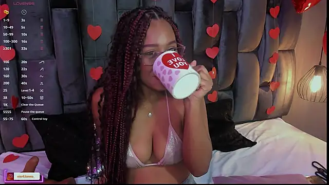 Lorena Vieira  online show from 02/13/25, 10:54