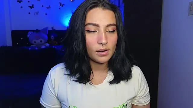 Snapshot of Pauilina chatting on 11/15/25, 09:43 Pauilina online show from 11/15/25, 09:43