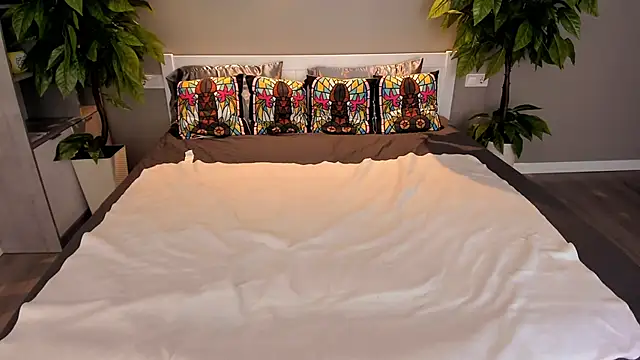 ValeryRoyale online show from 10/12/25, 06:12