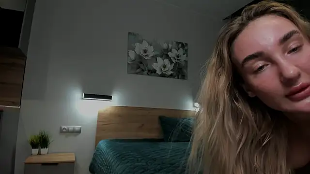 chloewallace online show from 12/02/24, 10:01