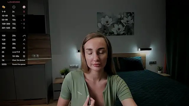 chloewallace online show from 03/18/25, 08:26