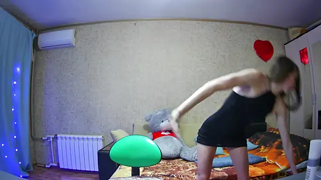 --Model--2 online show from 12/05/24, 01:17
