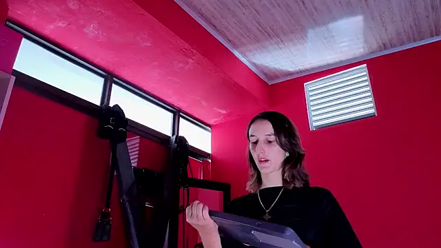 Ambar Roux  online show from 06/12/26, 01:43