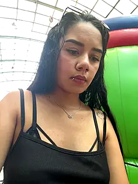 Snapshot of _Luana chatting on 11/04/25, 07:02 Luana online show from 11/04/25, 07:02