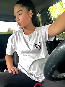 Snapshot of _Luana chatting on 11/05/25, 07:47 Luana online show from 11/05/25, 07:47