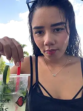 Snapshot of _Luana chatting on 11/18/25, 05:39 Luana online show from 11/18/25, 05:39