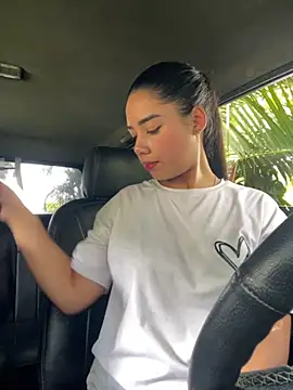 Snapshot of _Luana chatting on 12/03/25, 05:33 Luana online show from 12/03/25, 05:33