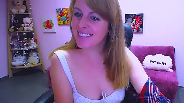 Snapshot of Hot_Milady chatting on 11/28/25, 08:28 Hot Milady online show from 11/28/25, 08:28