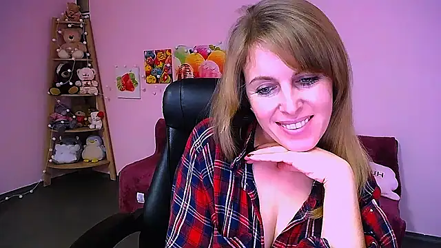 Snapshot of Hot_Milady chatting on 12/16/25, 08:52 Hot Milady online show from 12/16/25, 08:52