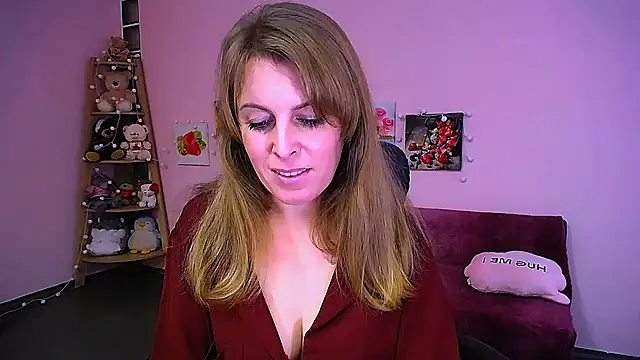 Snapshot of Hot_Milady chatting on 12/18/25, 08:42 Hot Milady online show from 12/18/25, 08:42