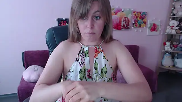 Hot Milady online show from 05/15/26, 07:48