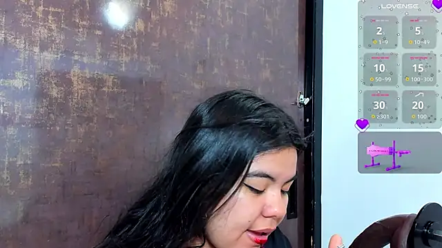 Snapshot of klhoe_boobs chatting on 11/14/25, 04:00 klhoe boobs online show from 11/14/25, 04:00