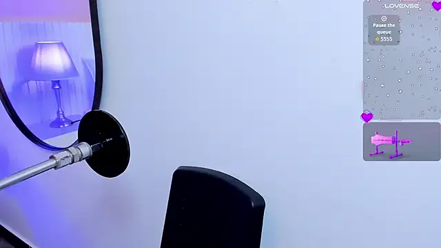 Snapshot of klhoe_boobs chatting on 12/15/25, 04:06 klhoe boobs online show from 12/15/25, 04:06