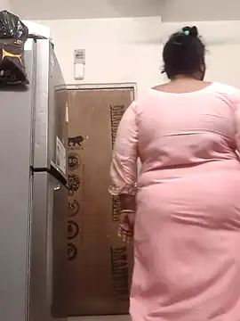 Snapshot of zeepe19 chatting on 10/31/25, 01:01 zeepe19 online show from 10/31/25, 01:01