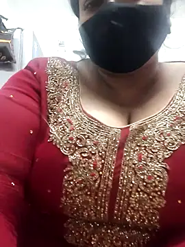 Snapshot of zeepe19 chatting on 11/02/25, 05:04 zeepe19 online show from 11/02/25, 05:04