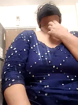 Snapshot of zeepe19 chatting on 11/08/25, 05:40 zeepe19 online show from 11/08/25, 05:40