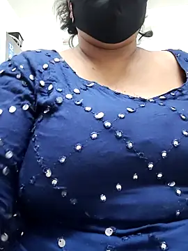 Snapshot of zeepe19 chatting on 11/13/25, 10:47 zeepe19 online show from 11/13/25, 10:47