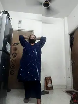 Snapshot of zeepe19 chatting on 11/17/25, 06:03 zeepe19 online show from 11/17/25, 06:03