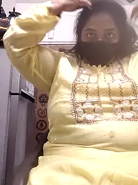 Snapshot of zeepe19 chatting on 11/18/25, 09:36 zeepe19 online show from 11/18/25, 09:36