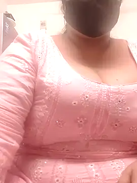 Snapshot of zeepe19 chatting on 11/24/25, 06:18 zeepe19 online show from 11/24/25, 06:18