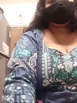 Snapshot of zeepe19 chatting on 11/26/25, 07:53 zeepe19 online show from 11/26/25, 07:53