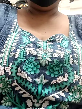 Snapshot of zeepe19 chatting on 12/16/25, 05:45 zeepe19 online show from 12/16/25, 05:45