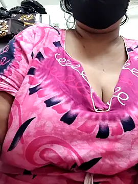 Snapshot of zeepe19 chatting on 12/17/25, 06:30 zeepe19 online show from 12/17/25, 06:30