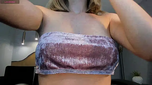 AntonellaHans  online show from 12/29/24, 12:34