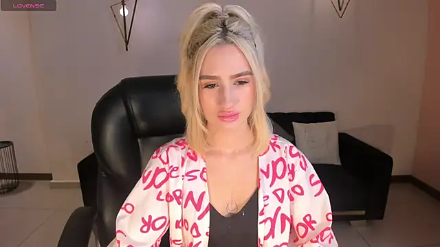 AntonellaHans  online show from 02/13/25, 12:11