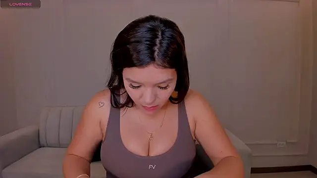 ValeriaRoldanX online show from 06/10/26, 11:42