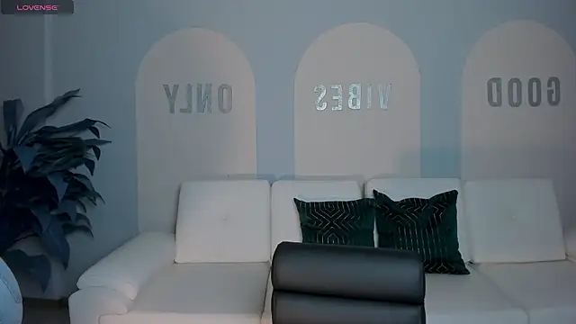 ValeriaRoldanX online show from 06/25/26, 11:37