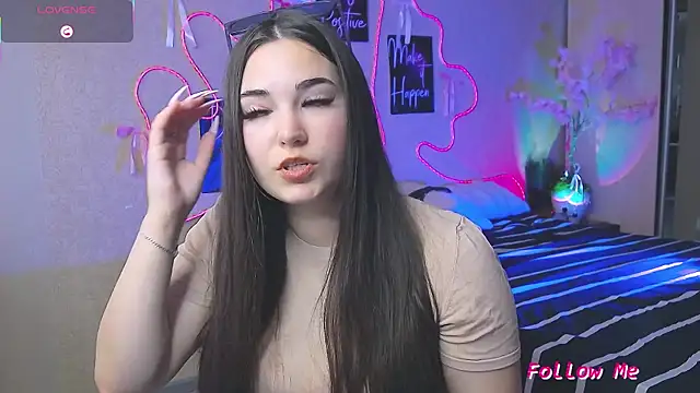 Lillianhot68 online show from 05/20/26, 06:41