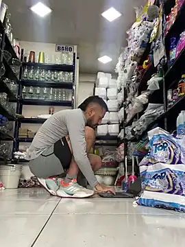 JuanZapata33 online show from 12/18/24, 06:14