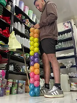 JuanZapata33 online show from 12/20/24, 06:02