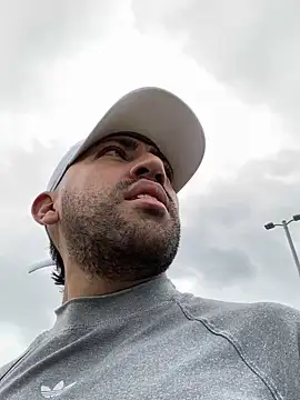 JuanZapata33 online show from 12/21/24, 07:38