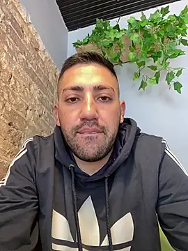 JuanZapata33 online show from 12/26/24, 07:27