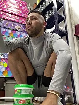 JuanZapata33 online show from 12/27/24, 09:54