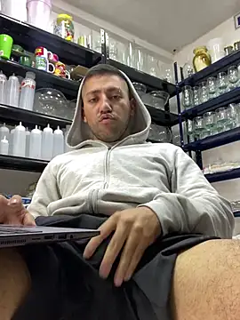 JuanZapata33 online show from 02/05/25, 06:15