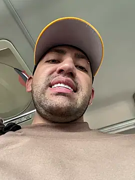 JuanZapata33 online show from 03/06/25, 05:33