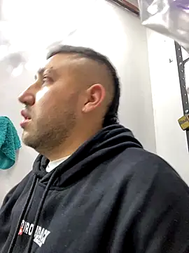 JuanZapata33 online show from 09/19/25, 11:05