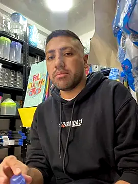 JuanZapata33 online show from 09/28/25, 09:09