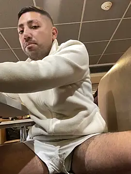 Snapshot of JuanZapata33 chatting on 11/13/25, 07:24 JuanZapata33 online show from 11/13/25, 07:24