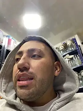 Snapshot of JuanZapata33 chatting on 11/28/25, 10:01 JuanZapata33 online show from 11/28/25, 10:01