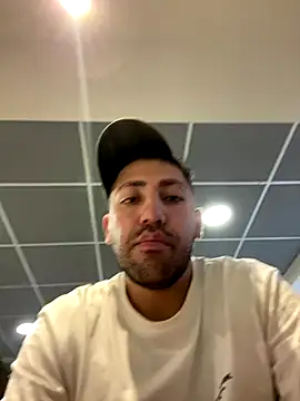 Snapshot of JuanZapata33 chatting on 12/05/25, 08:27 JuanZapata33 online show from 12/05/25, 08:27