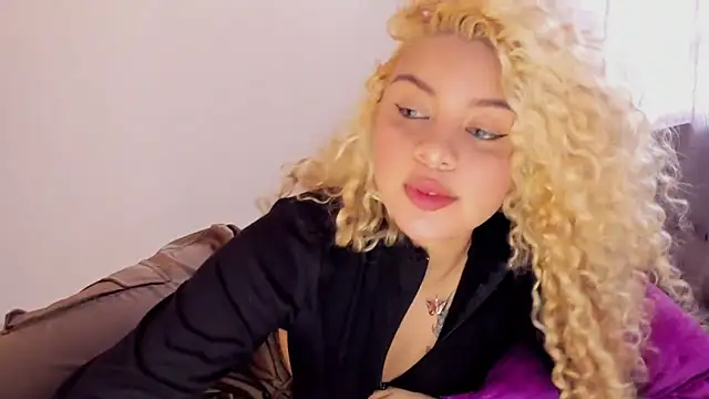 Snapshot of ScarlettDuran chatting on 10/30/25, 07:58 ScarlettDuran online show from 10/30/25, 07:58