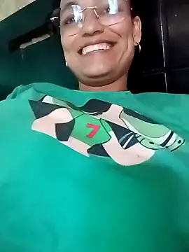 Snapshot of luna_hell chatting on 11/11/25, 03:45 luna hell online show from 11/11/25, 03:45